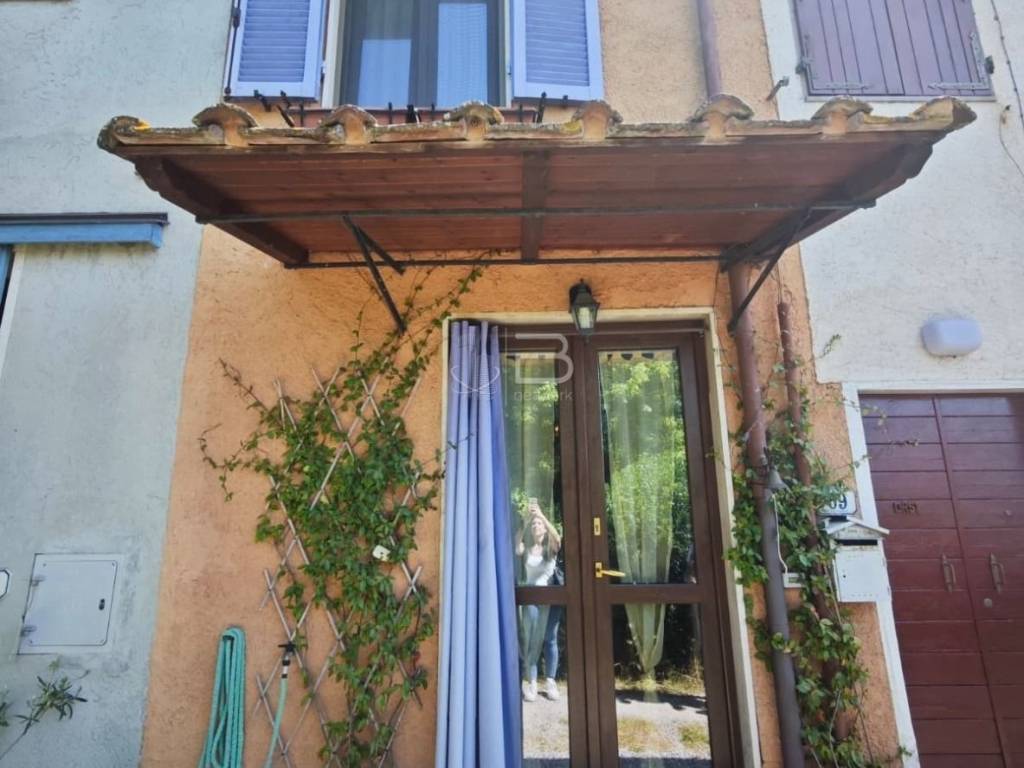 casa indipendente in vendita a Pietrasanta in zona Strettoia