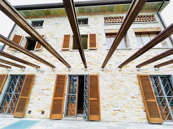 casa indipendente in vendita a Pietrasanta in zona Strettoia