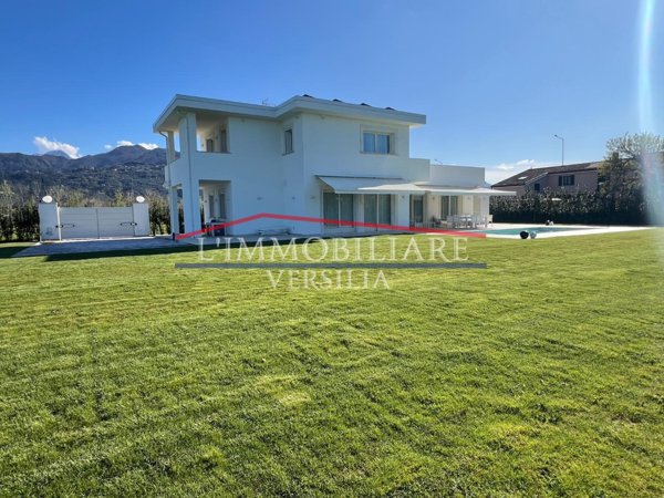 casa indipendente in vendita a Pietrasanta in zona Crociale