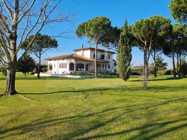 casa indipendente in vendita a Pietrasanta in zona Traversagna