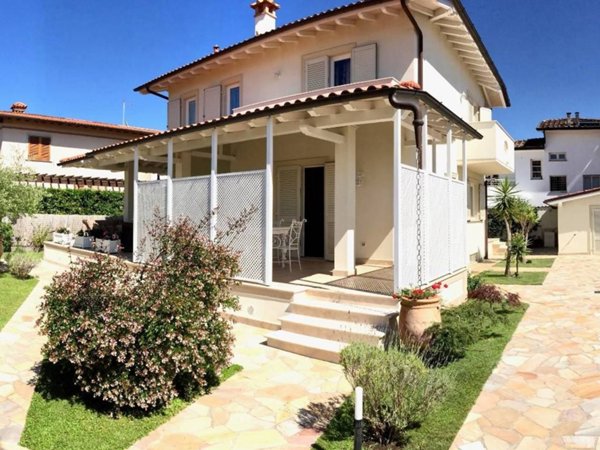 casa indipendente in vendita a Pietrasanta in zona Marina di Pietrasanta