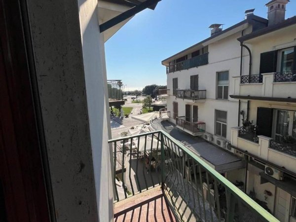 appartamento in vendita a Pietrasanta in zona Vignone