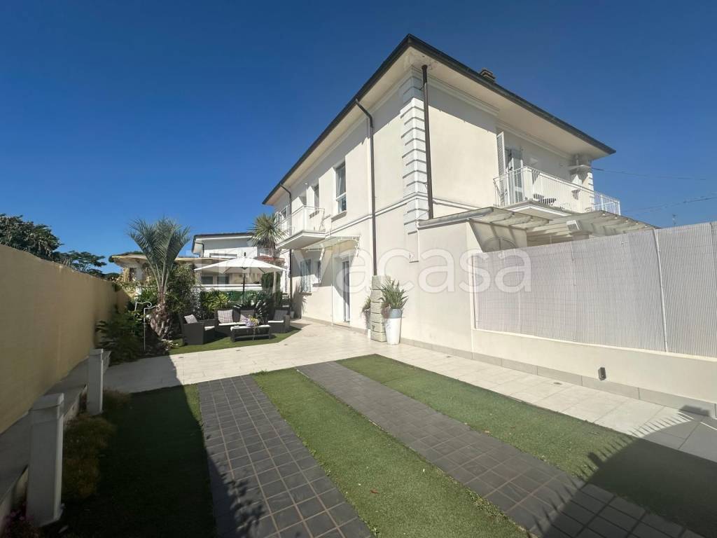 casa indipendente in vendita a Pietrasanta in zona Marina di Pietrasanta