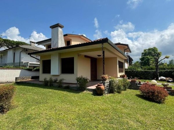 casa indipendente in vendita a Pietrasanta in zona Marina di Pietrasanta
