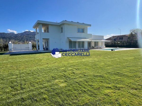 casa indipendente in vendita a Pietrasanta in zona Crociale
