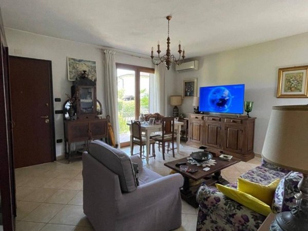 appartamento in vendita a Pietrasanta in zona Fiumetto