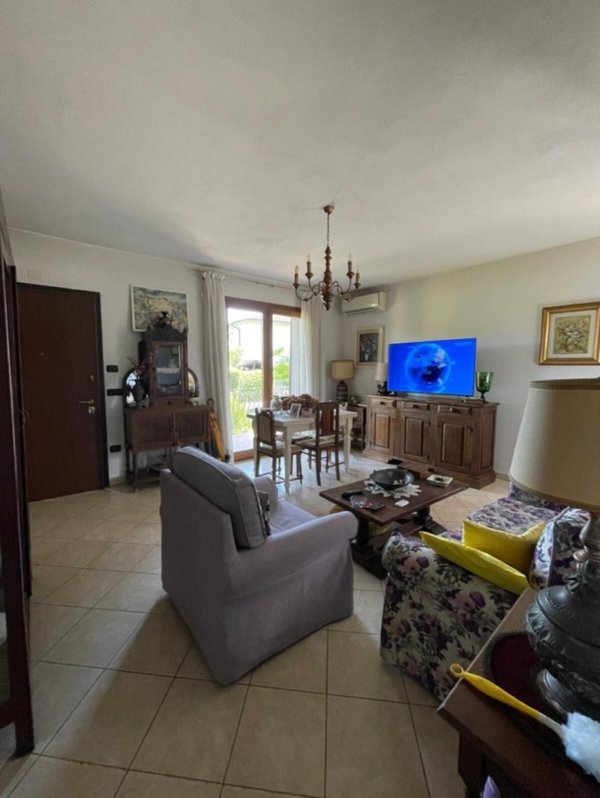 casa indipendente in vendita a Pietrasanta in zona Fiumetto