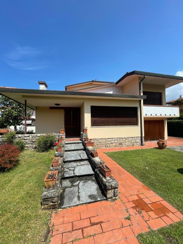casa indipendente in vendita a Pietrasanta in zona Marina di Pietrasanta