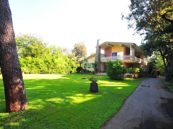 casa indipendente in vendita a Pietrasanta in zona Marina di Pietrasanta