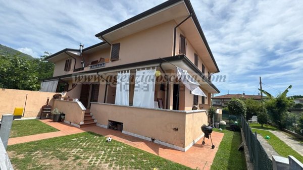 casa indipendente in vendita a Pietrasanta in zona Capezzano Monte