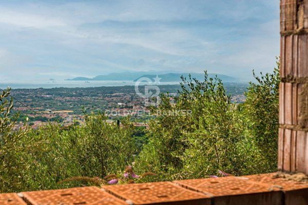 casa indipendente in vendita a Pietrasanta in zona Capezzano