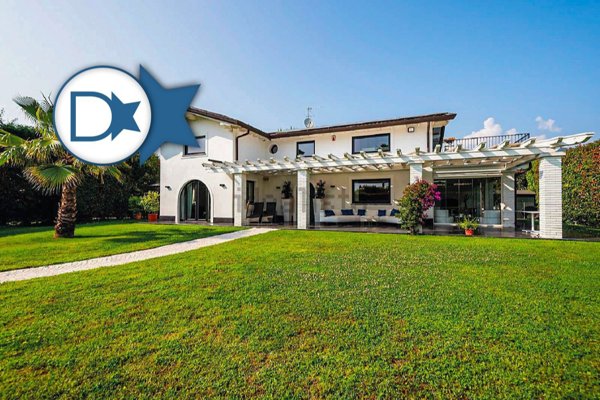 casa indipendente in vendita a Pietrasanta in zona Africa