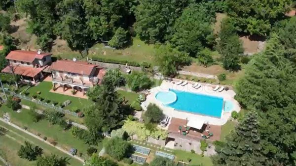 casa indipendente in vendita a Pietrasanta in zona Capriglia