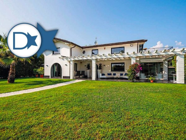 casa indipendente in vendita a Pietrasanta in zona Africa