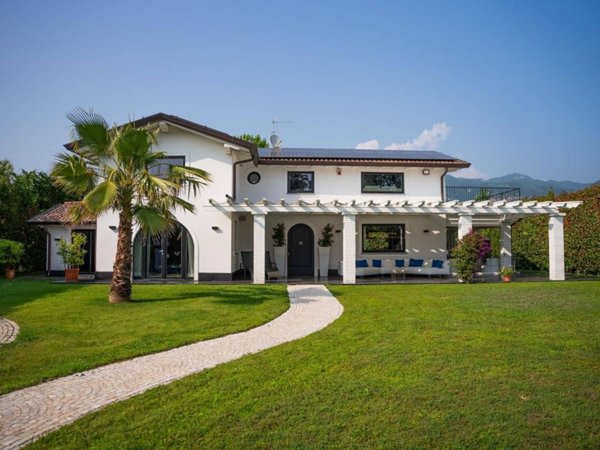 casa indipendente in vendita a Pietrasanta in zona Africa