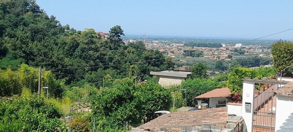 appartamento in vendita a Pietrasanta in zona Vallecchia