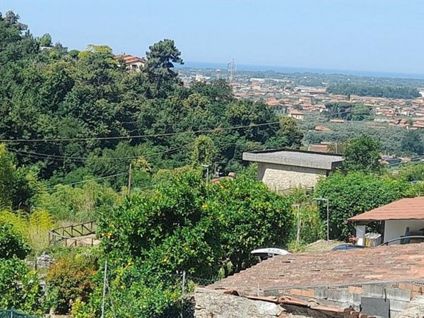 appartamento in vendita a Pietrasanta in zona Vallecchia