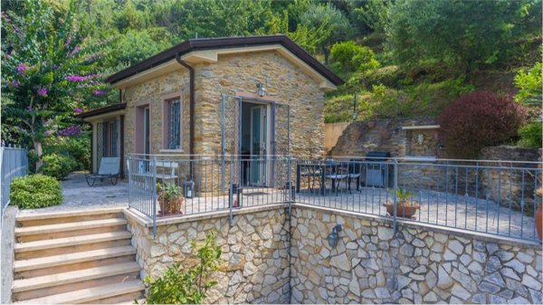 casa indipendente in vendita a Pietrasanta