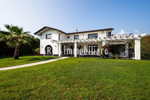 casa indipendente in vendita a Pietrasanta