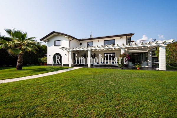 casa indipendente in vendita a Pietrasanta