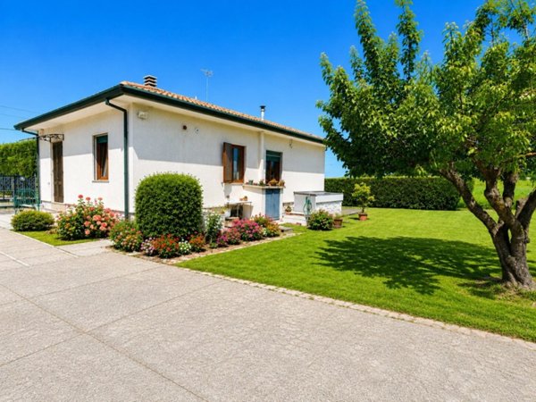 casa indipendente in vendita a Pietrasanta