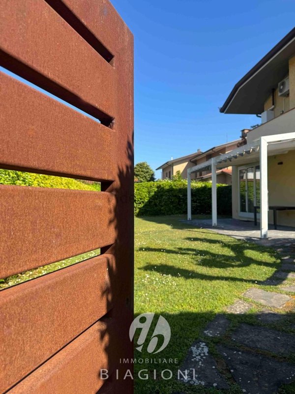 appartamento in vendita a Pietrasanta in zona Tonfano