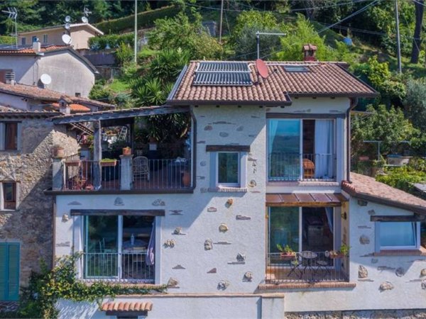 casa indipendente in vendita a Pietrasanta in zona Capriglia