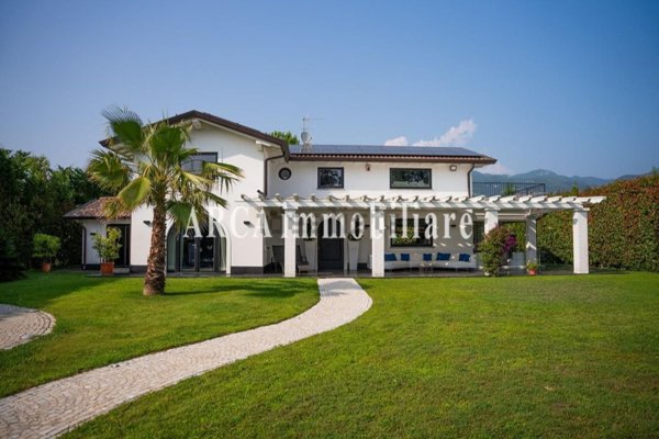 casa indipendente in vendita a Pietrasanta in zona Capezzano Monte