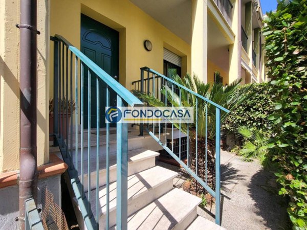 casa indipendente in vendita a Pietrasanta in zona Vallecchia