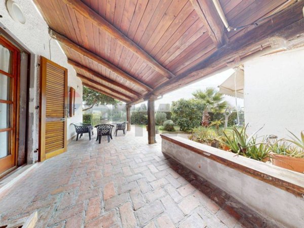 casa indipendente in vendita a Pietrasanta in zona Traversagna