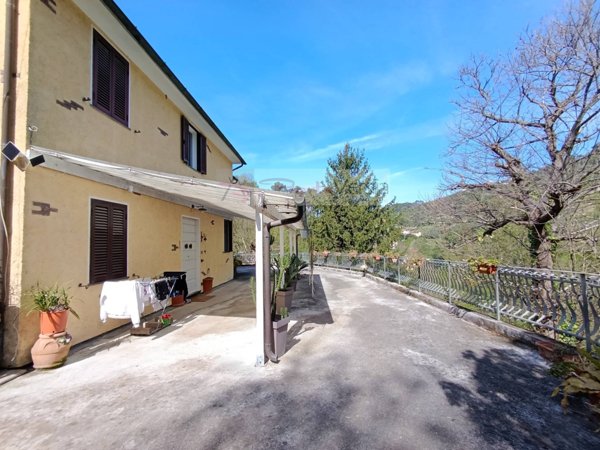 casa indipendente in vendita a Pietrasanta in zona Strettoia