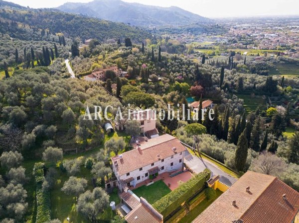 casa indipendente in vendita a Pietrasanta in zona Capezzano Monte