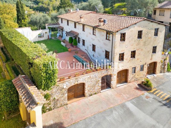 casa indipendente in vendita a Pietrasanta in zona Capezzano Monte