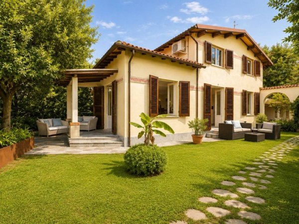casa indipendente in vendita a Pietrasanta in zona Fiumetto