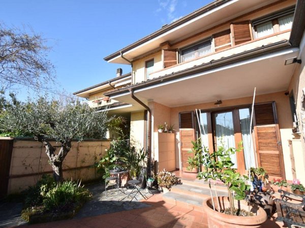 casa indipendente in vendita a Pietrasanta