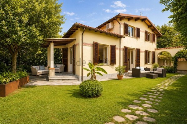 casa indipendente in vendita a Pietrasanta in zona Fiumetto