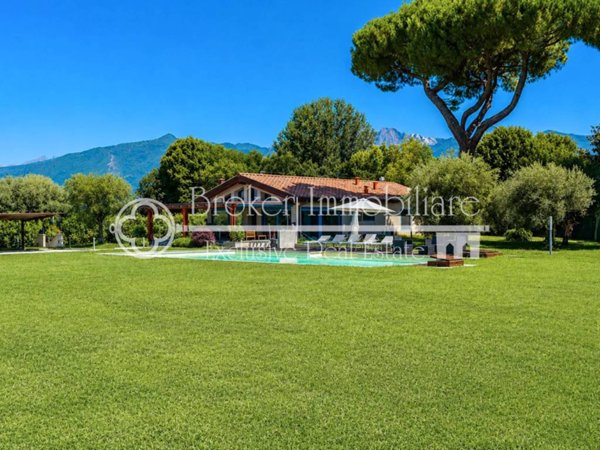 casa indipendente in vendita a Pietrasanta