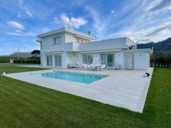 casa indipendente in vendita a Pietrasanta
