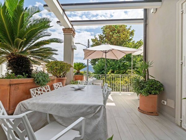 appartamento in vendita a Pietrasanta in zona Marina di Pietrasanta