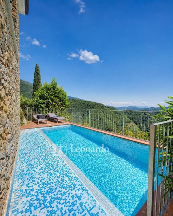 casa indipendente in vendita a Pietrasanta in zona Capezzano Monte