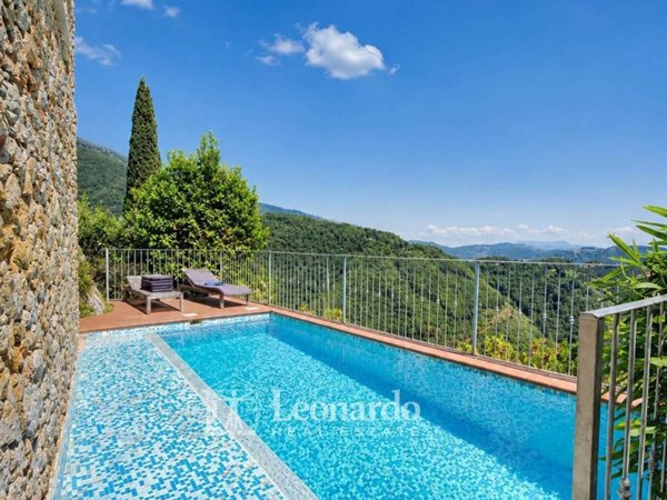 casa indipendente in vendita a Pietrasanta in zona Capezzano Monte