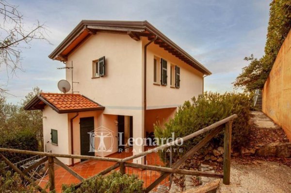 casa indipendente in vendita a Pietrasanta in zona Capezzano Monte