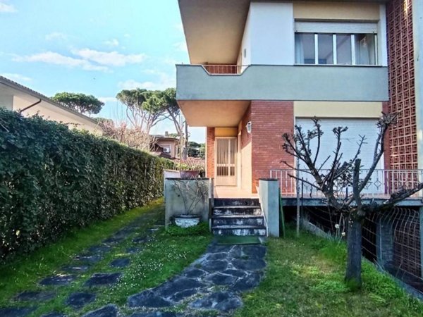 casa indipendente in vendita a Pietrasanta in zona Marina di Pietrasanta