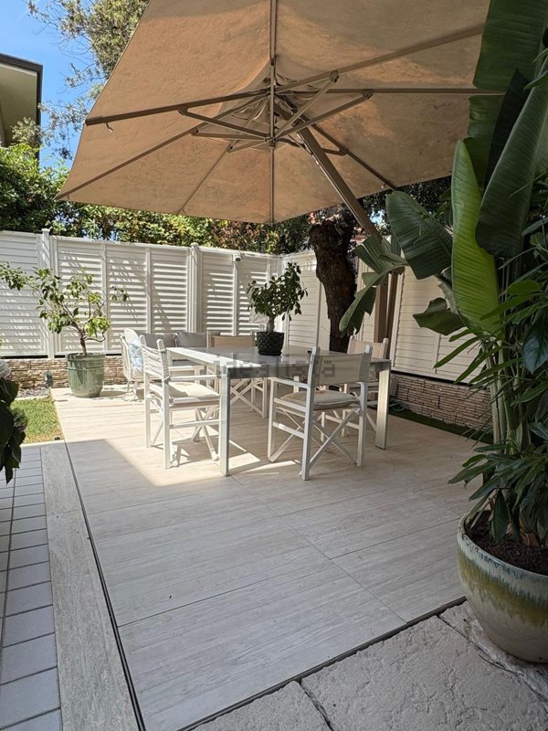 casa indipendente in vendita a Pietrasanta in zona Fiumetto