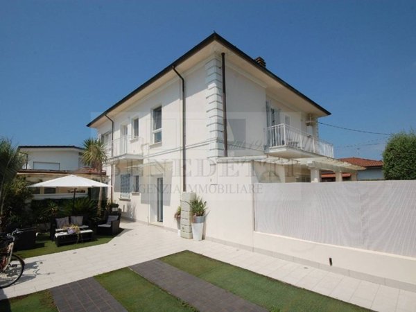 appartamento in vendita a Pietrasanta in zona Vignone