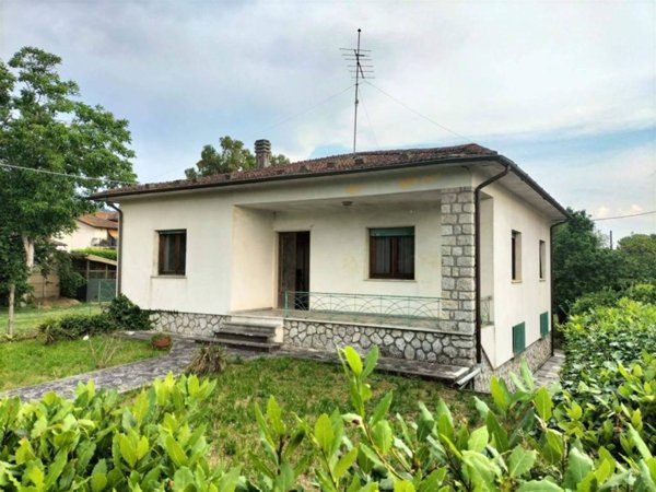 casa indipendente in vendita a Pietrasanta in zona Strettoia