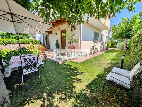 appartamento in vendita a Pietrasanta in zona Tonfano