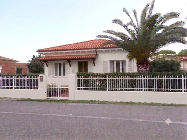 casa indipendente in vendita a Pietrasanta in zona Tonfano