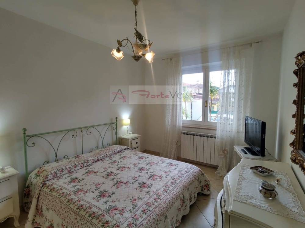 casa indipendente in vendita a Pietrasanta in zona Tonfano