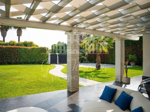 casa indipendente in vendita a Pietrasanta in zona Africa